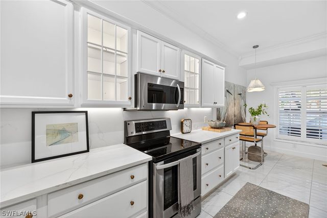 114 Amblewood LN 9-903, Naples, FL 34105