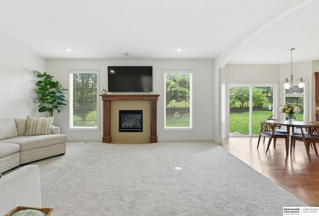 7615 Ponderosa Drive, Papillion, NE 68046