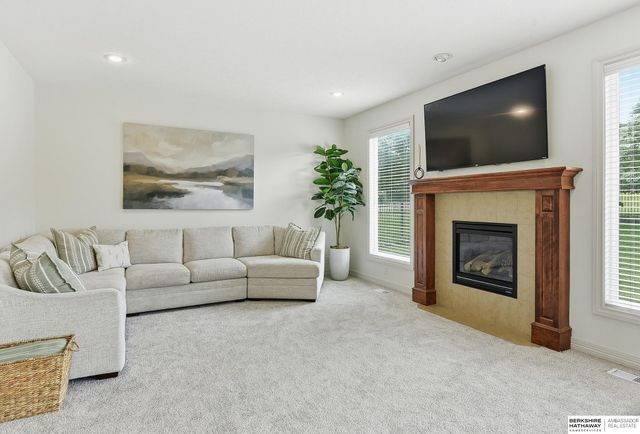 7615 Ponderosa Drive, Papillion, NE 68046