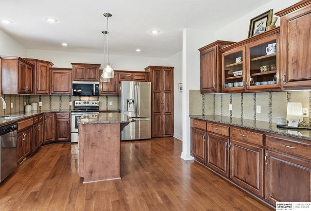 7615 Ponderosa Drive, Papillion, NE 68046