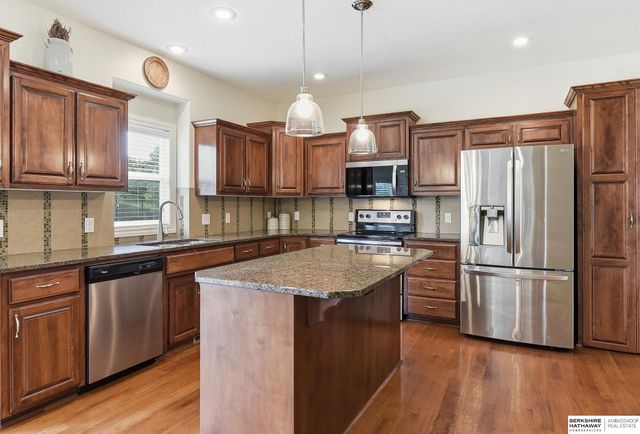 7615 Ponderosa Drive, Papillion, NE 68046