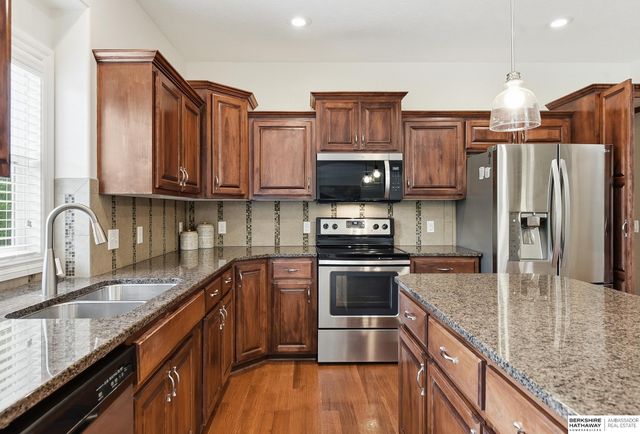 7615 Ponderosa Drive, Papillion, NE 68046