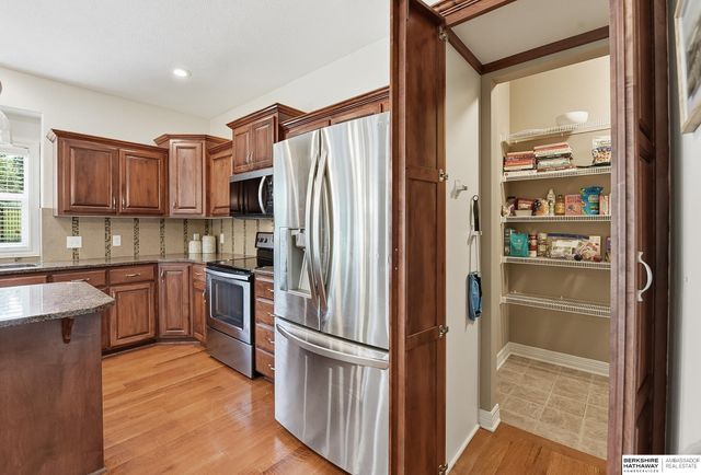 7615 Ponderosa Drive, Papillion, NE 68046