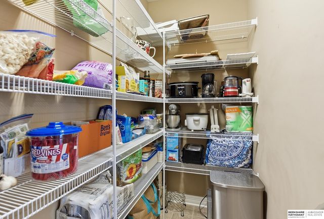 7615 Ponderosa Drive, Papillion, NE 68046