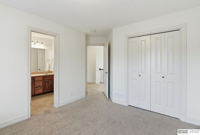 7615 Ponderosa Drive, Papillion, NE 68046