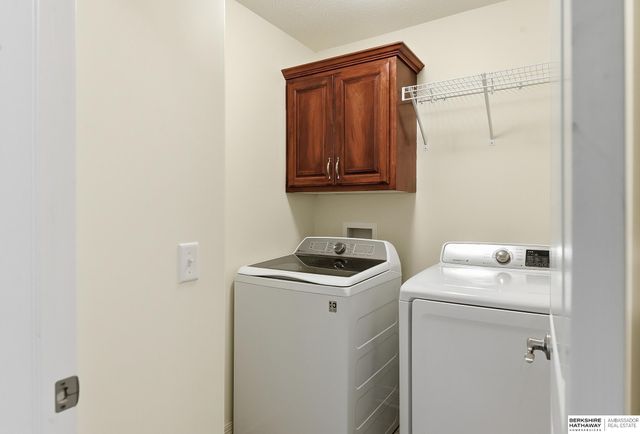 7615 Ponderosa Drive, Papillion, NE 68046