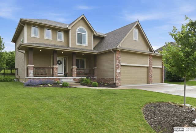 7615 Ponderosa Drive, Papillion, NE 68046