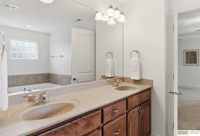 7615 Ponderosa Drive, Papillion, NE 68046