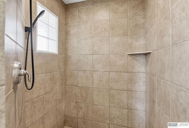 7615 Ponderosa Drive, Papillion, NE 68046