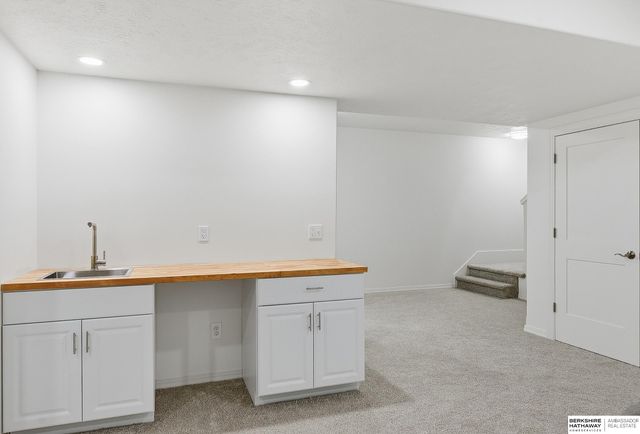 7615 Ponderosa Drive, Papillion, NE 68046
