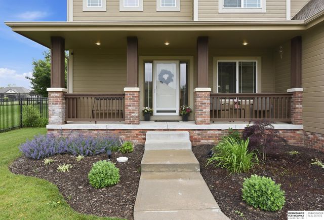 7615 Ponderosa Drive, Papillion, NE 68046