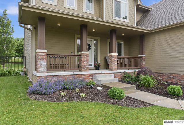 7615 Ponderosa Drive, Papillion, NE 68046