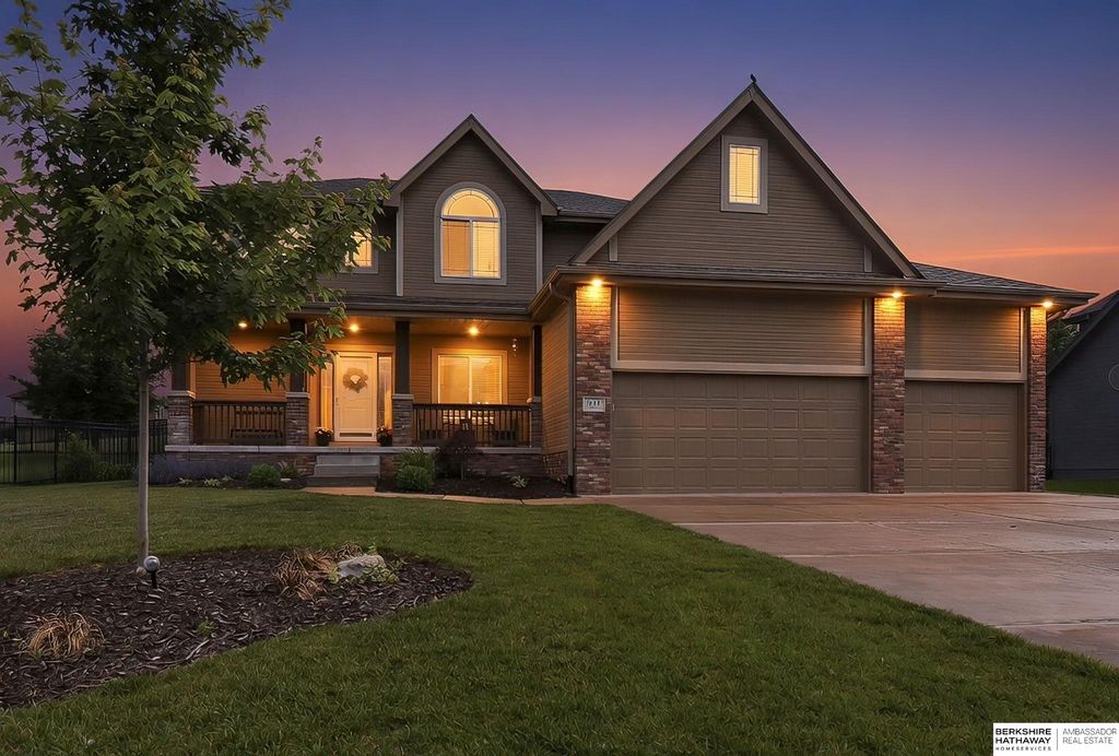 7615 Ponderosa Drive, Papillion, NE 68046