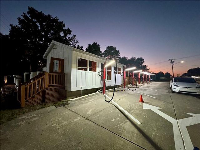 605 S Wall Street, Calhoun, GA 30701