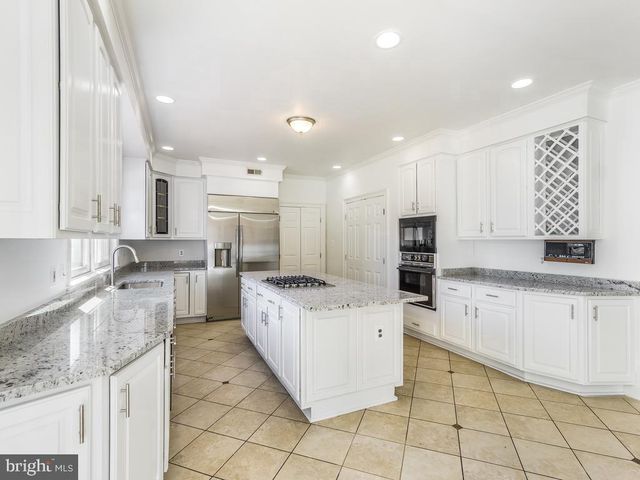 8951 BROOK RD, Mclean, VA 22102