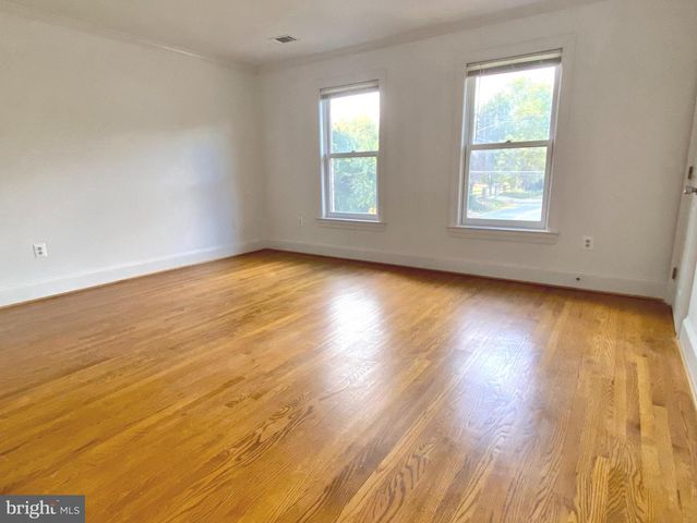 8951 BROOK RD, Mclean, VA 22102