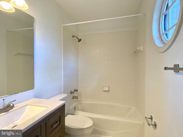 8951 BROOK RD, Mclean, VA 22102