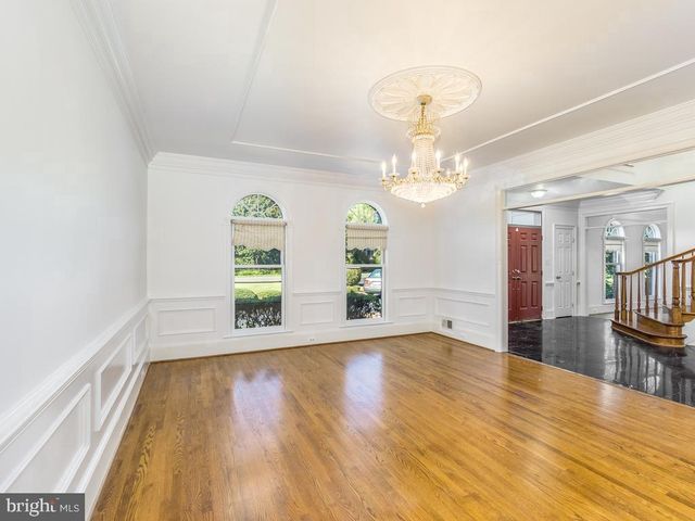 8951 BROOK RD, Mclean, VA 22102