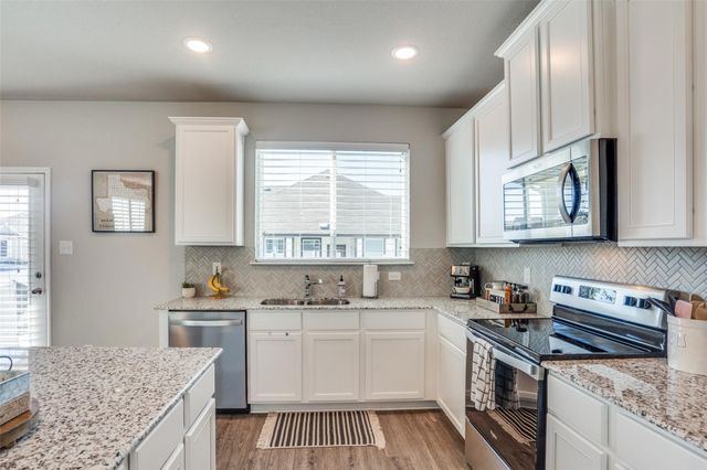 9024 Huxley Drive, Aubrey, TX 76227