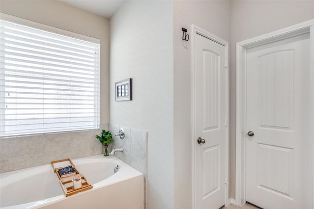 9024 Huxley Drive, Aubrey, TX 76227