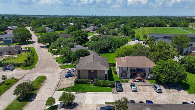 4017 Briar Hollow Drive, Dickinson, TX 77539
