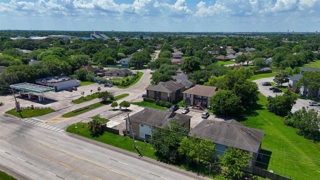 4017 Briar Hollow Drive, Dickinson, TX 77539