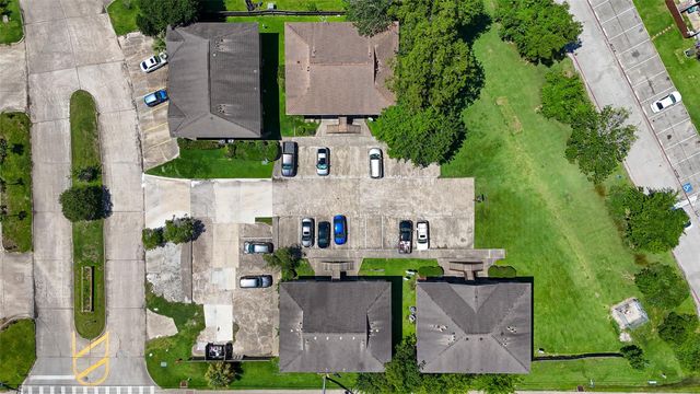 4017 Briar Hollow Drive, Dickinson, TX 77539