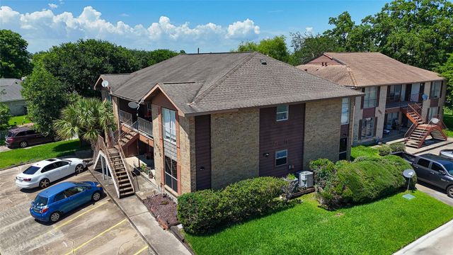 4017 Briar Hollow Drive, Dickinson, TX 77539