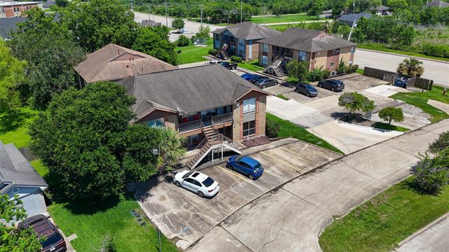4017 Briar Hollow Drive, Dickinson, TX 77539