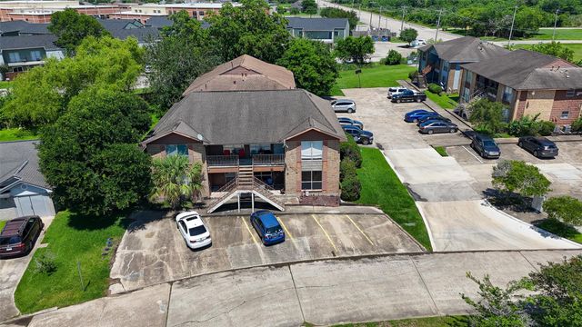 4017 Briar Hollow Drive, Dickinson, TX 77539