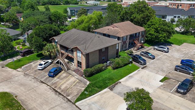 4017 Briar Hollow Drive, Dickinson, TX 77539