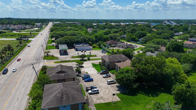 4017 Briar Hollow Drive, Dickinson, TX 77539