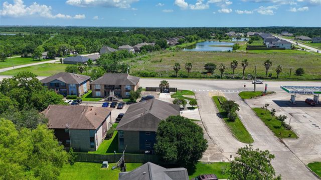 4017 Briar Hollow Drive, Dickinson, TX 77539