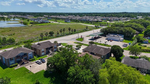 4017 Briar Hollow Drive, Dickinson, TX 77539