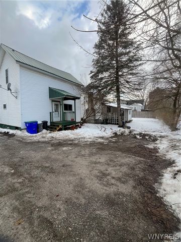 709 Gwinn Street, Shelby, NY 14103