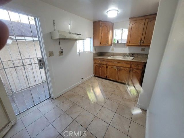 2047 Cambridge A, Los Angeles, CA 90006