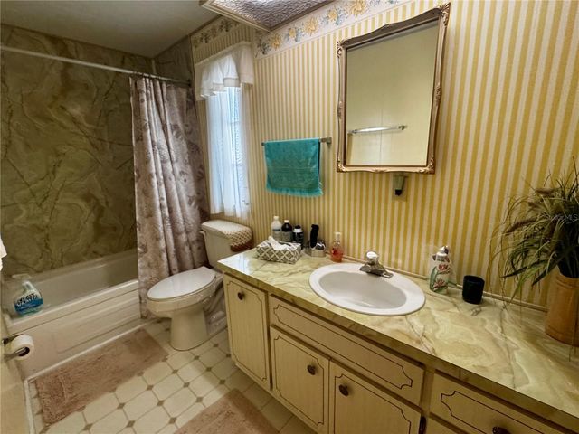 5619 BAYSHORE ROAD 203, Palmetto, FL 34221