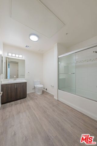 124 W Colorado 105, Glendale, CA 91204