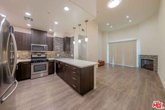 124 W Colorado 105, Glendale, CA 91204
