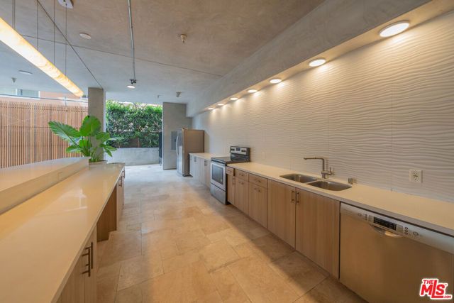 124 W Colorado 105, Glendale, CA 91204