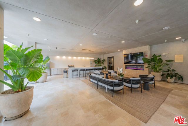 124 W Colorado 105, Glendale, CA 91204