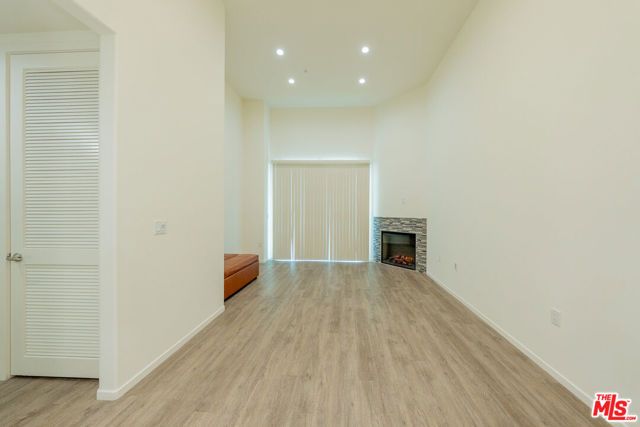 124 W Colorado 105, Glendale, CA 91204