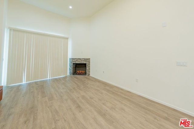 124 W Colorado 105, Glendale, CA 91204