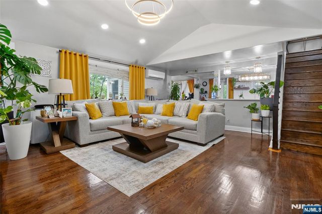 49 Hillcrest Drive, Liberty, NJ 07838