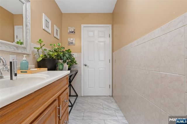 49 Hillcrest Drive, Liberty, NJ 07838
