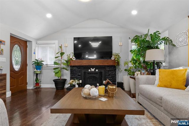 49 Hillcrest Drive, Liberty, NJ 07838