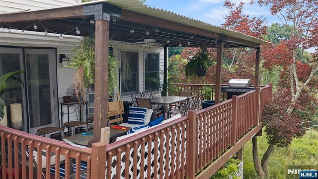 49 Hillcrest Drive, Liberty, NJ 07838