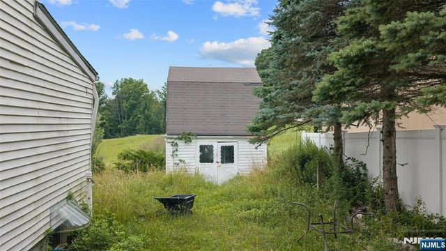 49 Hillcrest Drive, Liberty, NJ 07838