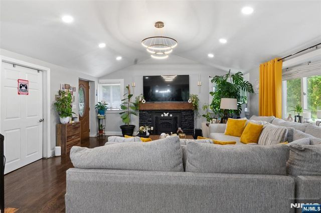 49 Hillcrest Drive, Liberty, NJ 07838