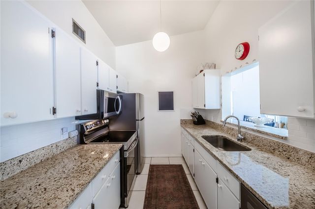 722 WHITE PINE TREE ROAD 82, Venice, FL 34285